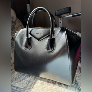 Givenchy Antigona size Medium
